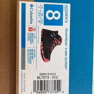 NWT Columbia Women’s Peakfreak II Mid Outdry lightweight hiking boot-size 8.